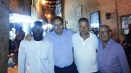 Gangi, rifugiato si offre volontario per spazzare le strade