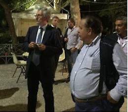 Catania, la second life del D'Alema "populoso": "Renzi è già vecchio"
E riabbraccia pure Mirello