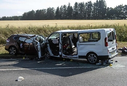 Scontro in Scozia tra pulmino e Suv: morto bimbo di Siracusa. Feriti i genitori