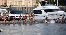 &laquo;San Silvestro a mare&raquo;, la coraggiosa "follia" dei catanesi in una serie di scatti