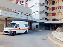 Modica, anziano morto in ospedale, Procura ferma i funerali: «Serve l'autopsia»