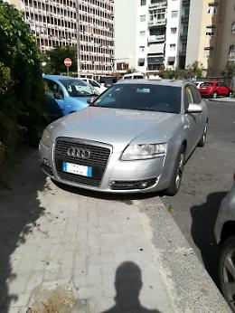 Catania: da una settimana auto impedisce il transito pedonale in Via Trieste