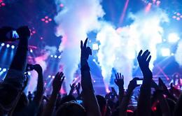 Polizia irrompe in una discoteca a Catania: il titolare non aveva la licenza