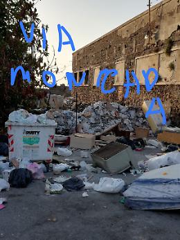 Catania, Via Moncada  angolo Via del Faro: "E' uno schifo!"
