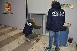 Volevano bruciare la scuola, scritte con tanto di insulti al preside