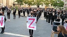Danza=distanza:  la manifestazione delle scuole di ballo a Catania