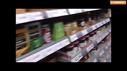 Coronavirus, scaffali vuoti nei supermercati di Londra