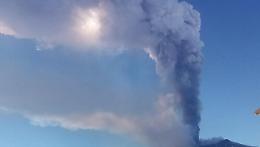 12  marzo 2021 il risveglio del cratere di sud est visto da Linguaglossa