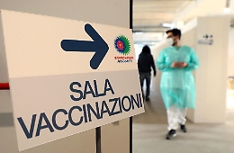 Vaccini, Aifa d&agrave; il via libera a seconda dose per chi ha fatto J&amp;J