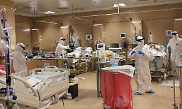 Sicilia, il covid rallenta (piano) ma 6 ricoverati su 7 non hanno vaccinazione completa