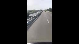 Brindisi, auto contromano sulla superstrada: due morti