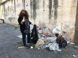 Catania: personale dell' IC Battisti ripulisce l'ingresso della scuola