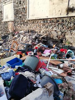 Catania, San Cristoforo: "C'&egrave; uno schifo a cielo aperto"