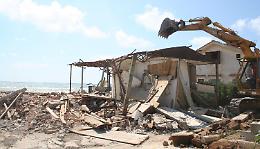 Sentenza conferma: insanabili le case costruite a 150 metri dal mare dopo il 1976