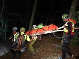 Turista si rompe una caviglia ai laghetti di Cavagrande, trasportata per 3 ore in barella