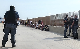 Migranti, arrivi senza tregua a Lampedusa e barconi in difficolt&agrave; nel Canale di Sicilia