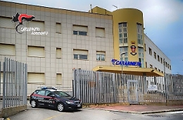 Vandali danneggiano sportello bancomat