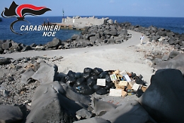 Area demaniale diventa discarica a Ginostra: sequestrata dal Noe