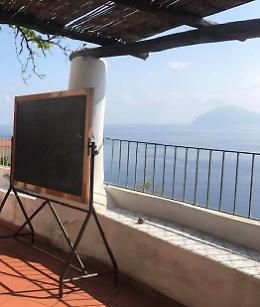 Ad Alicudi nella scuola pi&ugrave; piccola d'Europa l'inizio delle lezioni slitta per il caldo