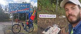 Dal Trentino all'Etna il ritorno a casa di Vincenzo in bici e con il coniglio "Bongo"