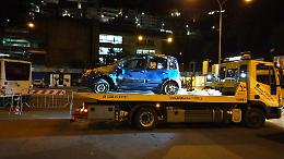 Taormina, auto si schianta contro un palo uscendo da galleria: un morto e tre feriti