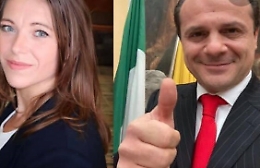 Scontro Raffa-De Luca. M5S: &laquo;Insulti da osteria&raquo;. Sindaco ribatte: &laquo;Su volgarit&agrave; lei mi batte&raquo;