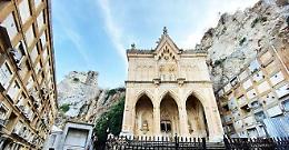 Crolla pezzo di muro nel cimitero di Caltanissetta: 15 loculi distrutti