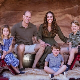 La cartolina di Natale di William e Kate &egrave; "formato" estate