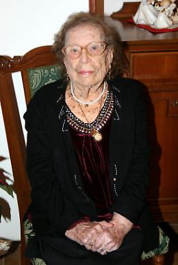 Nonna Giuseppa spegne 111 candeline: è la più anziana in Sicilia