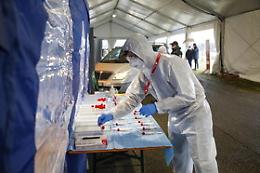 Omicron dilaga, la Regione cambia in corsa: ecco quali strategie mette in campo