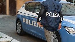 Clochard picchia un altro senzatetto legandolo a mani e piedi: interviene la Polizia