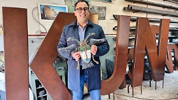 Contessa Entellina saluta i visitatori in stile &laquo;Hollywood&raquo;