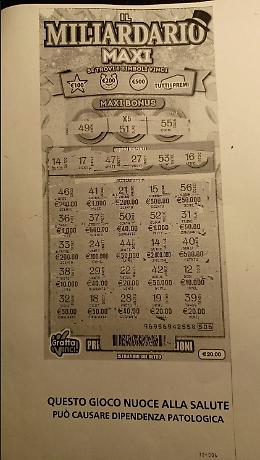 Compra un "Gratta e vinci" al centro commerciale e vince due mln di euro nel Catanese