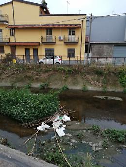 Catania: torrente Forcile, vera discarica a cielo aperto