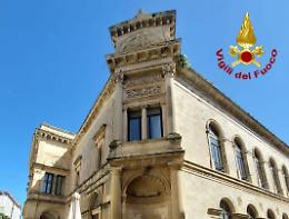 Siracusa, cadono pezzi di facciata dell'antico teatro comunale