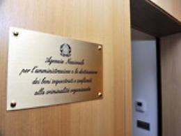 Confiscano casa di un boss che però era stata venduta: proprietario non sarà sgomberato