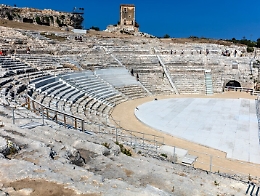 Concerti di musica pop al Teatro Greco: ai siracusani l'idea non dispiace ma restano aperti dibattito e polemiche