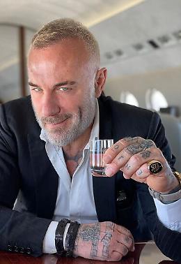 #VacchiOut, rivolta social per bloccare docuserie su Amazon