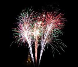 Catania: si continua con i fuochi d'artificio in Piazza Europa...(VIDEO)