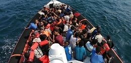 Migranti, sbarchi con cadavere nel Siracusano: 350 arrivi