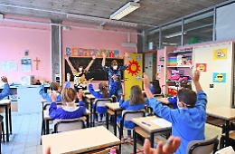 Scuola, mascherine per i fragili e areazione: ecco come sar&agrave; il rientro tra i banchi
