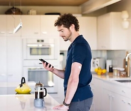 Diabete, 'cerotto' per monitoraggio glucosio riduce ricoveri