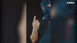 Il poliziotto rapper che spopola sul web: «Uno sbirro qualunque»