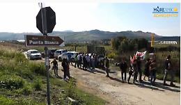 Esercitazioni a Punta Bianca, ambientalisti protestano e i militari non si presentano