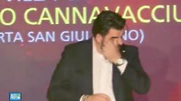 Tre stelle Michelin a Cannavacciuolo con Villa Crespi e lo chef piange: «Lo dedico a mia moglie»