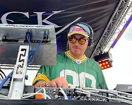 Licht Aka, un dj da dieci e lode: da Londra ad Agrigento per un San Silvestro spensierato