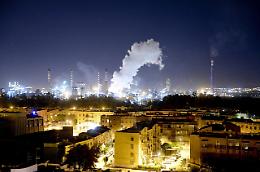 Ex Ilva: bimbo malato leucemia, genitori fanno causa a Stato