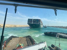 Egitto: disincagliato cargo nel canale di Suez