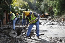 California: allerta alluvioni per 34 milioni, morti salgono a 18