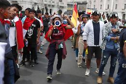 Perù: proteste, fermati 200 studenti in università di Lima